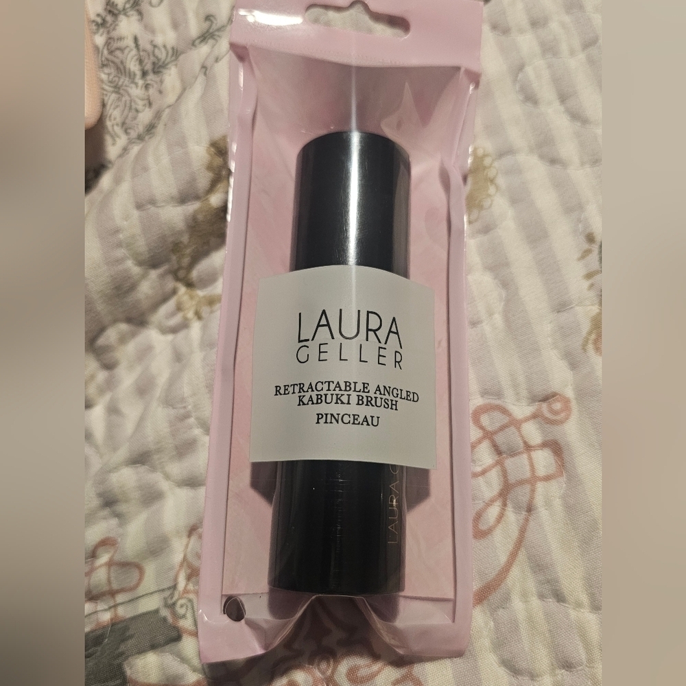 New In Sealed Packing! Laura Geller Retractable Angled Kabuki Brush - Black